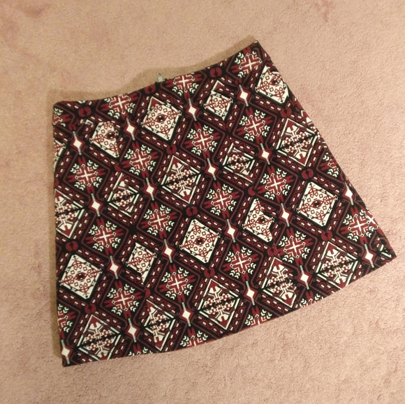 🏷️2/$15 H&M Red Print Mini Skirt with Zipper - Picture 1 of 8